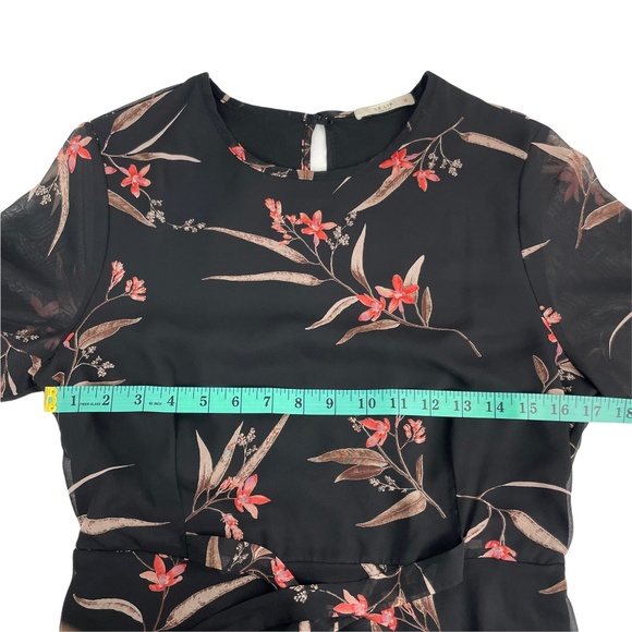 Le Lis Black Floral Tie Bell Sleeve Mini Dress Size Large - Picture 4 of 6